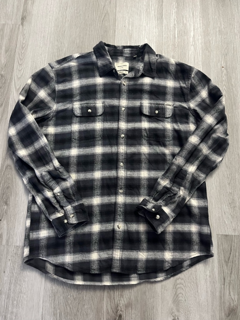 🔥0038–Jack & Jones Black and White Plaid Button-Down Shirt